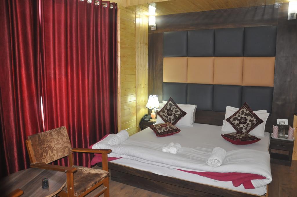 Hotel Azad Durgjan Luaran gambar