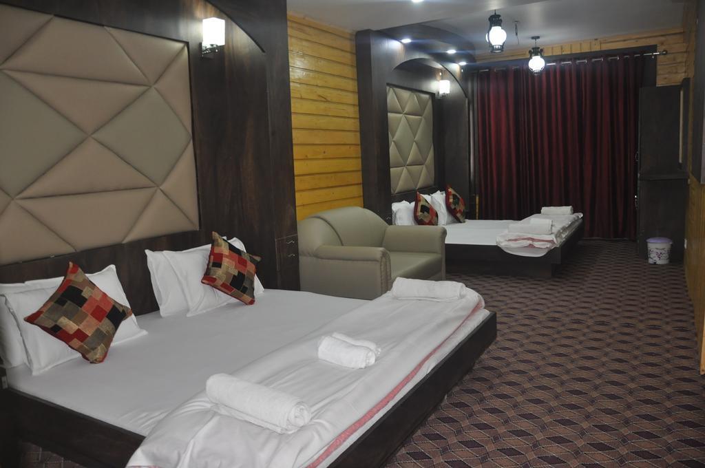 Hotel Azad Durgjan Luaran gambar
