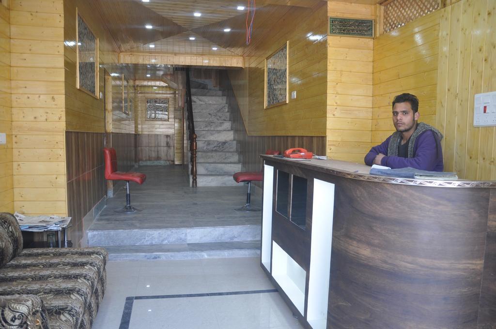Hotel Azad Durgjan Luaran gambar
