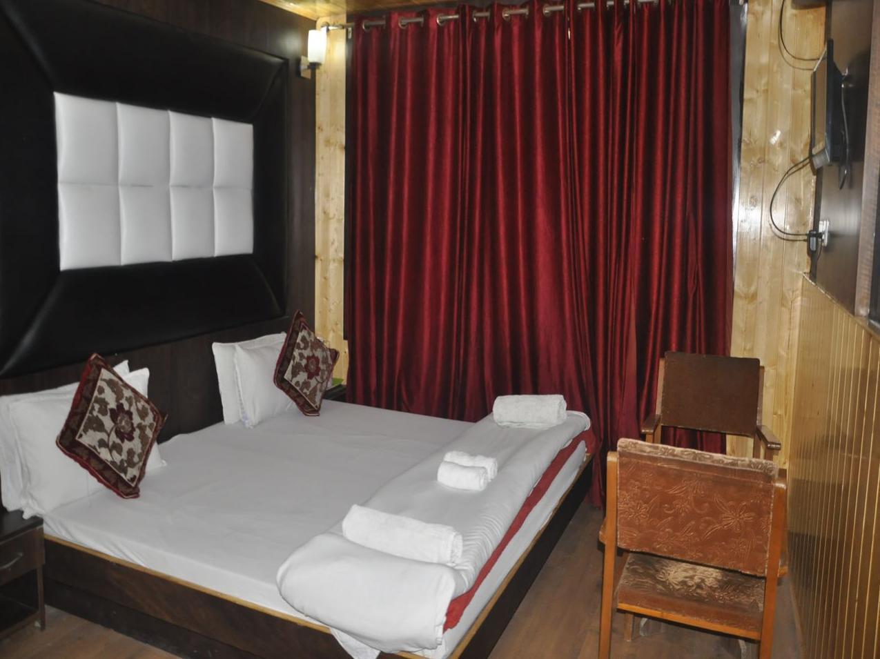Hotel Azad Durgjan Luaran gambar