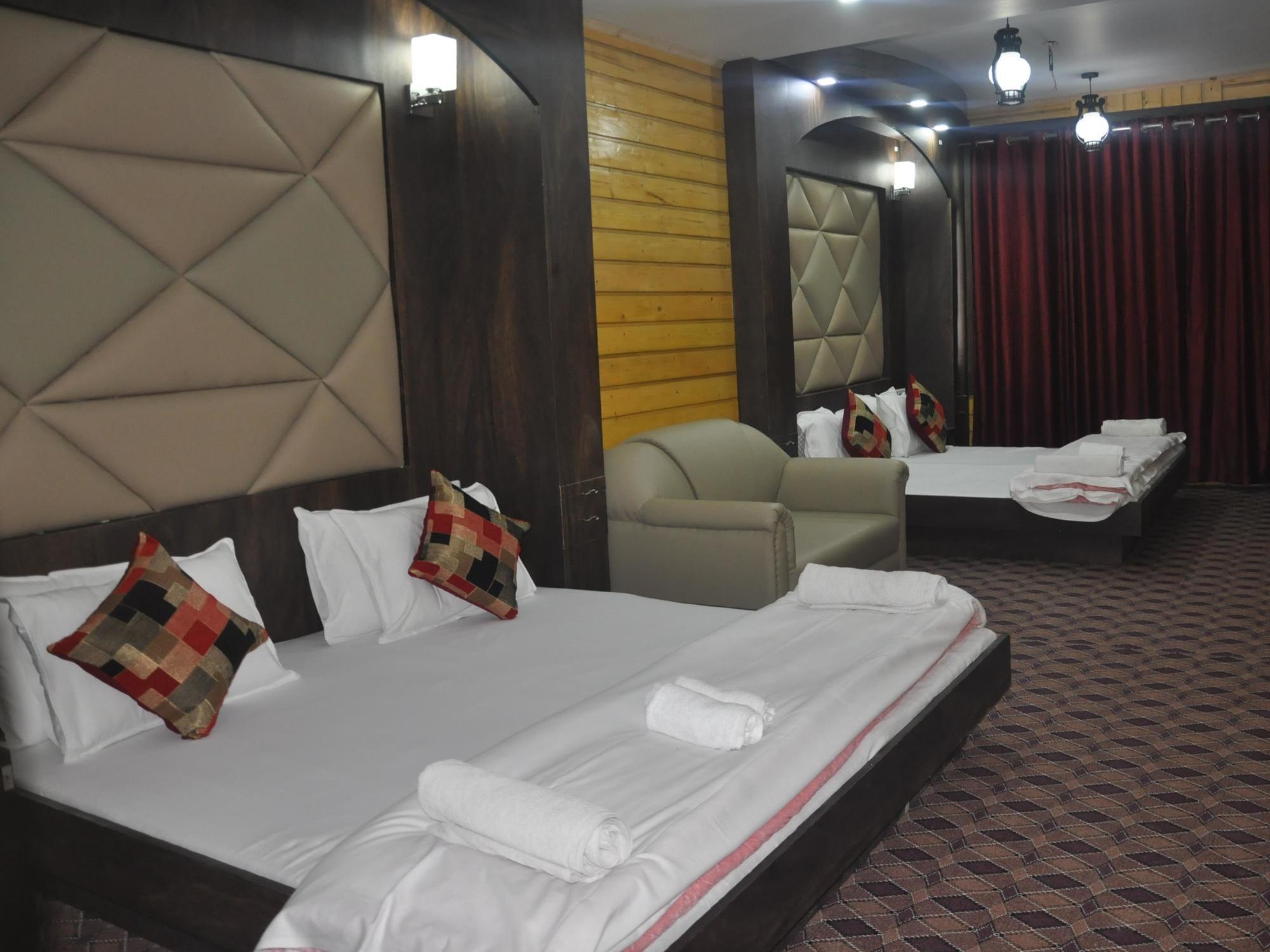Hotel Azad Durgjan Luaran gambar
