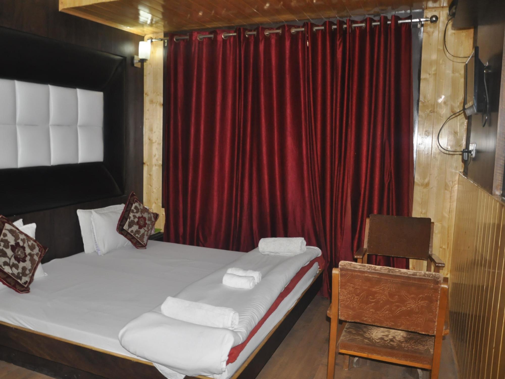Hotel Azad Durgjan Luaran gambar
